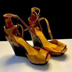 Elegant Tan Wedge Sandals